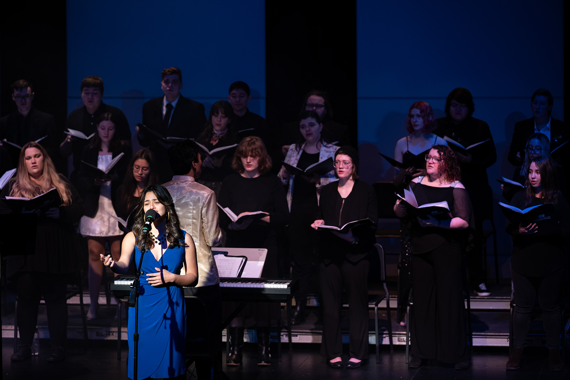 photo of LBCC choir performing