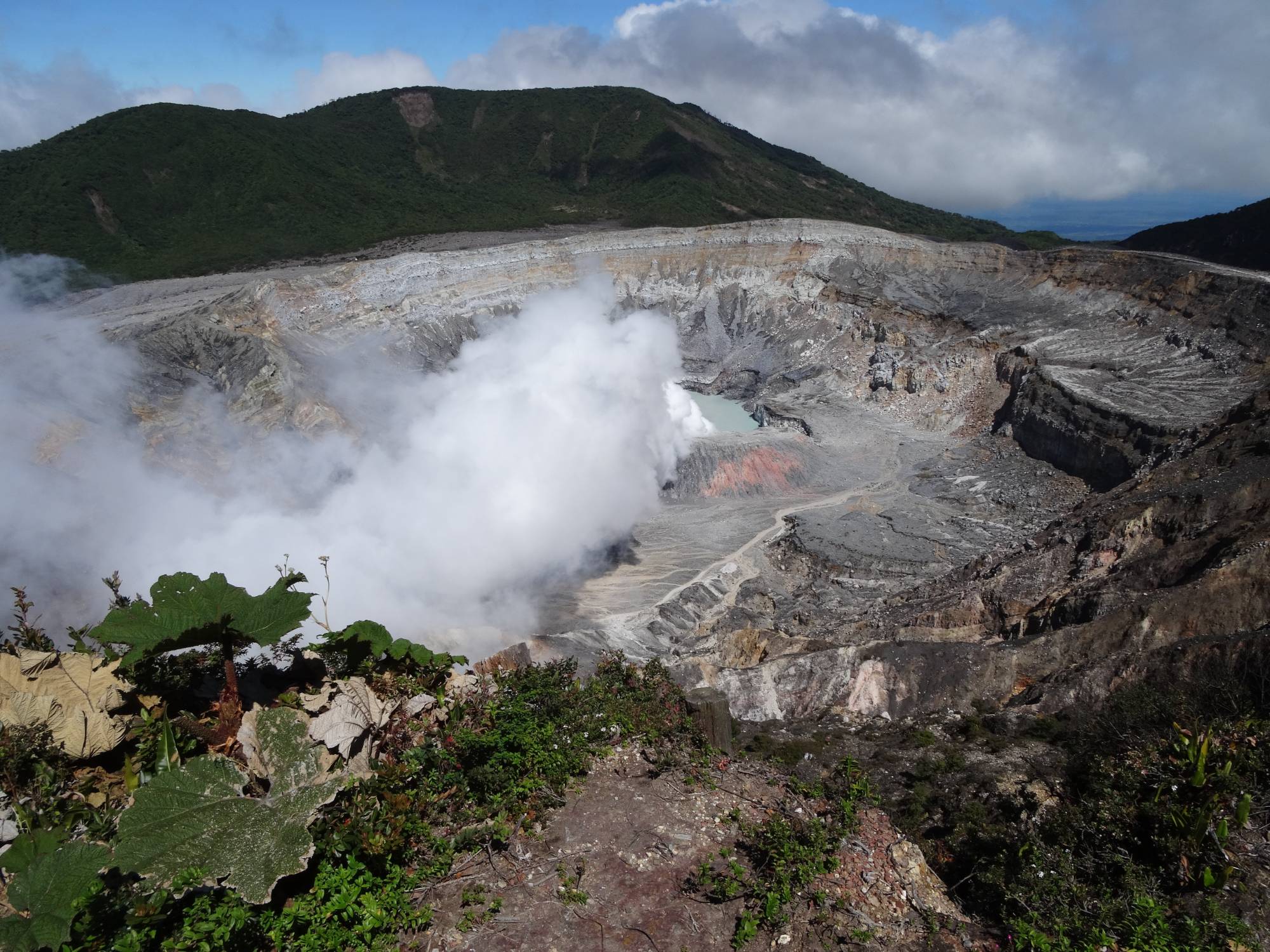 Photo of a mountain in Costa Rica